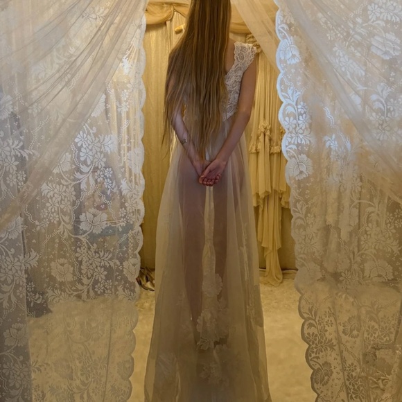 Lace Vintage Dress - Picture 3 of 4